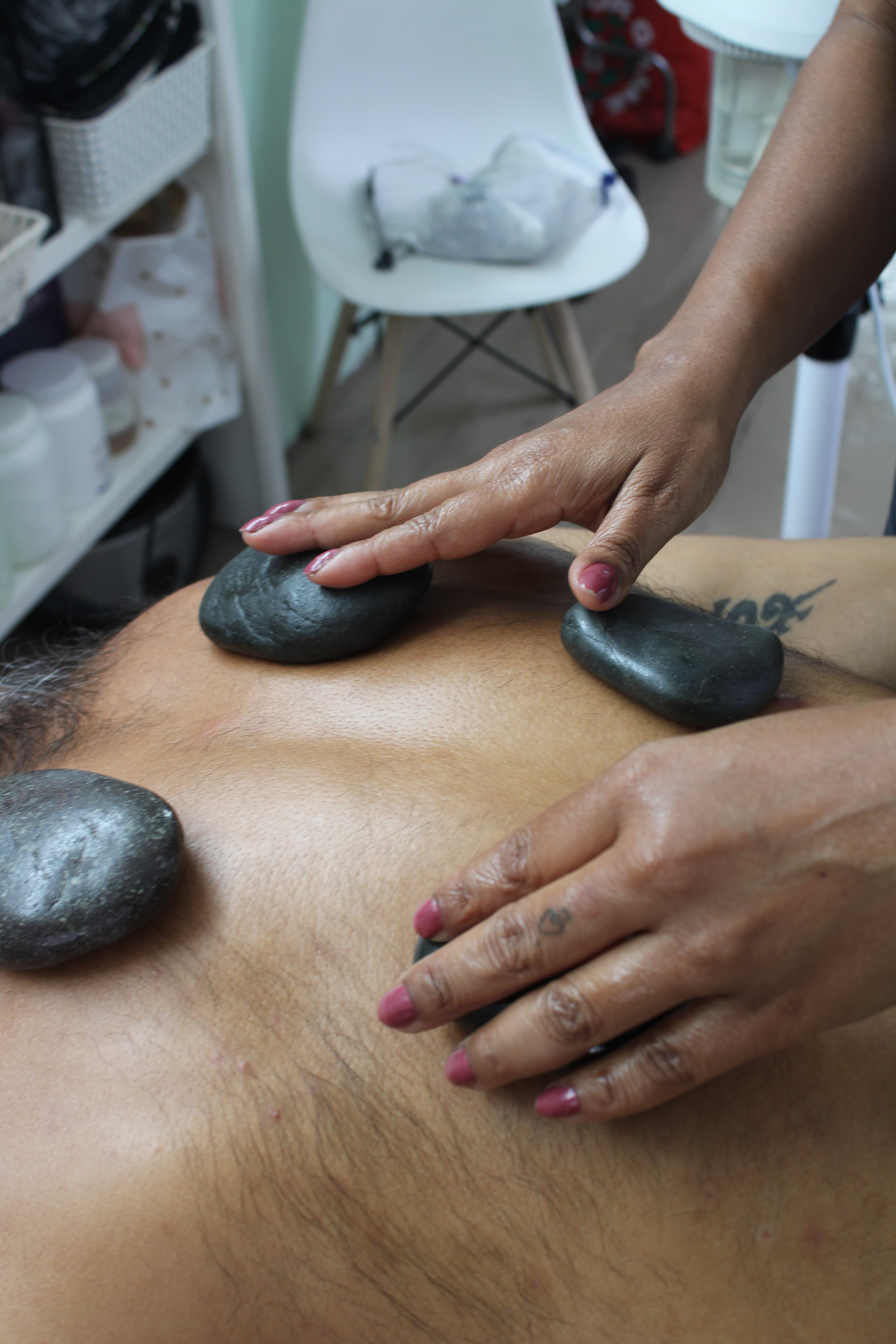 Cataleya Beauty & Spa — Masajepiedras2